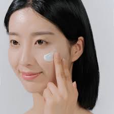 Centella Hyalu-Cica Water-Fit Sun Serum SPF50+ PA++++  - SKIN1004